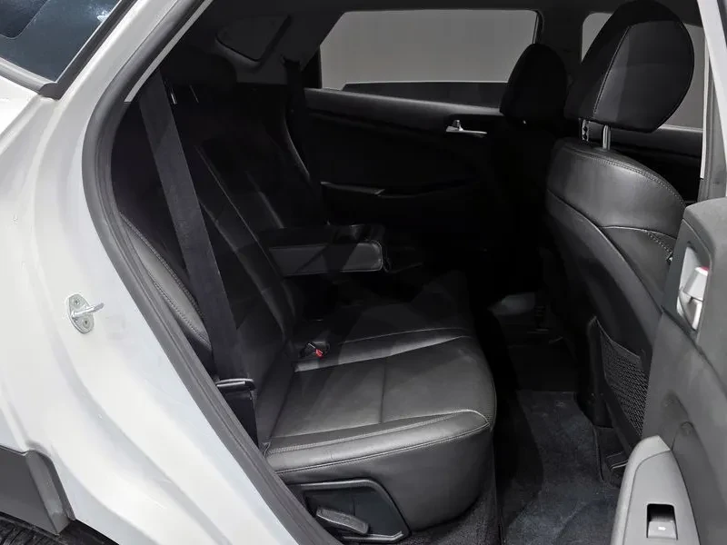 Hyundai Tucson 2.0 4Wd Smart, снимка 12 - Автомобили и джипове - 53365834