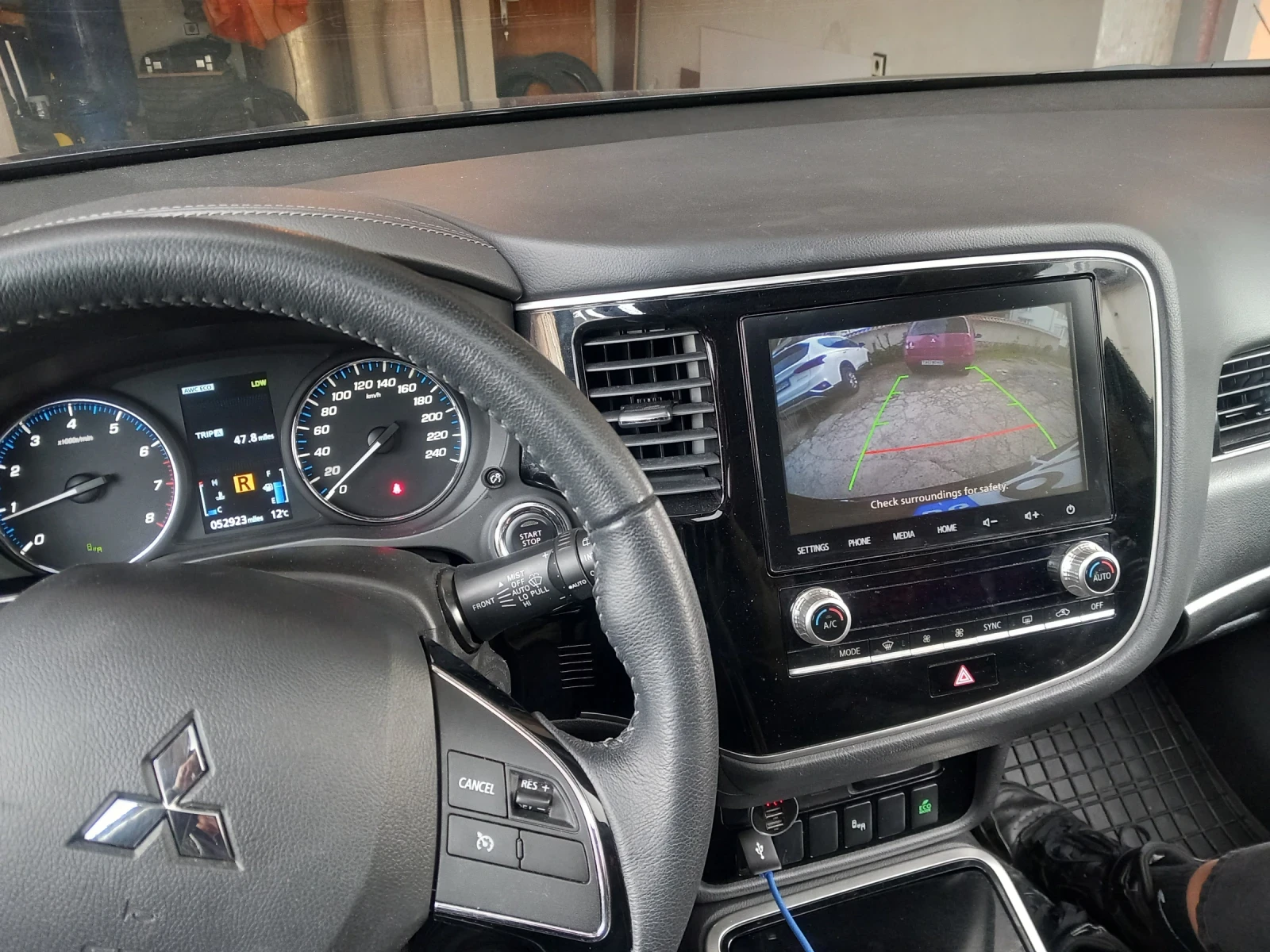 Mitsubishi Outlander 2.4SE 4X4 КОЖА С АЛКАНТАРА 7 МЕСТА 85000км - изображение 10