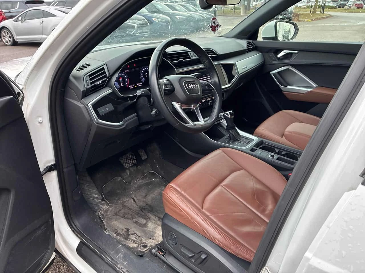 Audi Q3 QUATTRO * DIGITAL* ПАНОРАМА* ПОДГРЕВИ* КАМЕРА* , снимка 5 - Автомобили и джипове - 54075291
