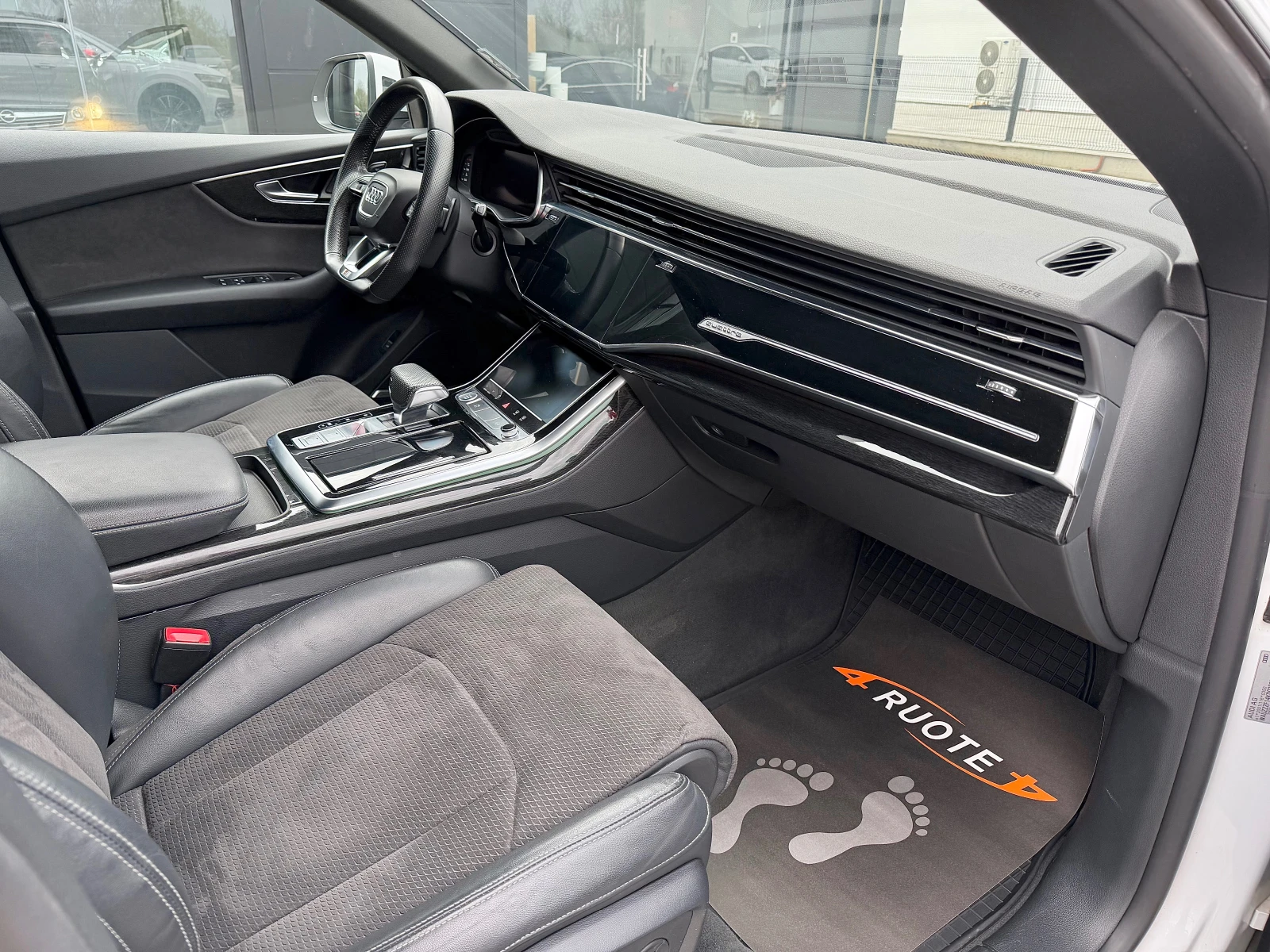 Audi Q8 50TDi S-Line+ Подгрев/B&O/3DКамера/Вакуум/Keyless, снимка 10 - Автомобили и джипове - 54126393