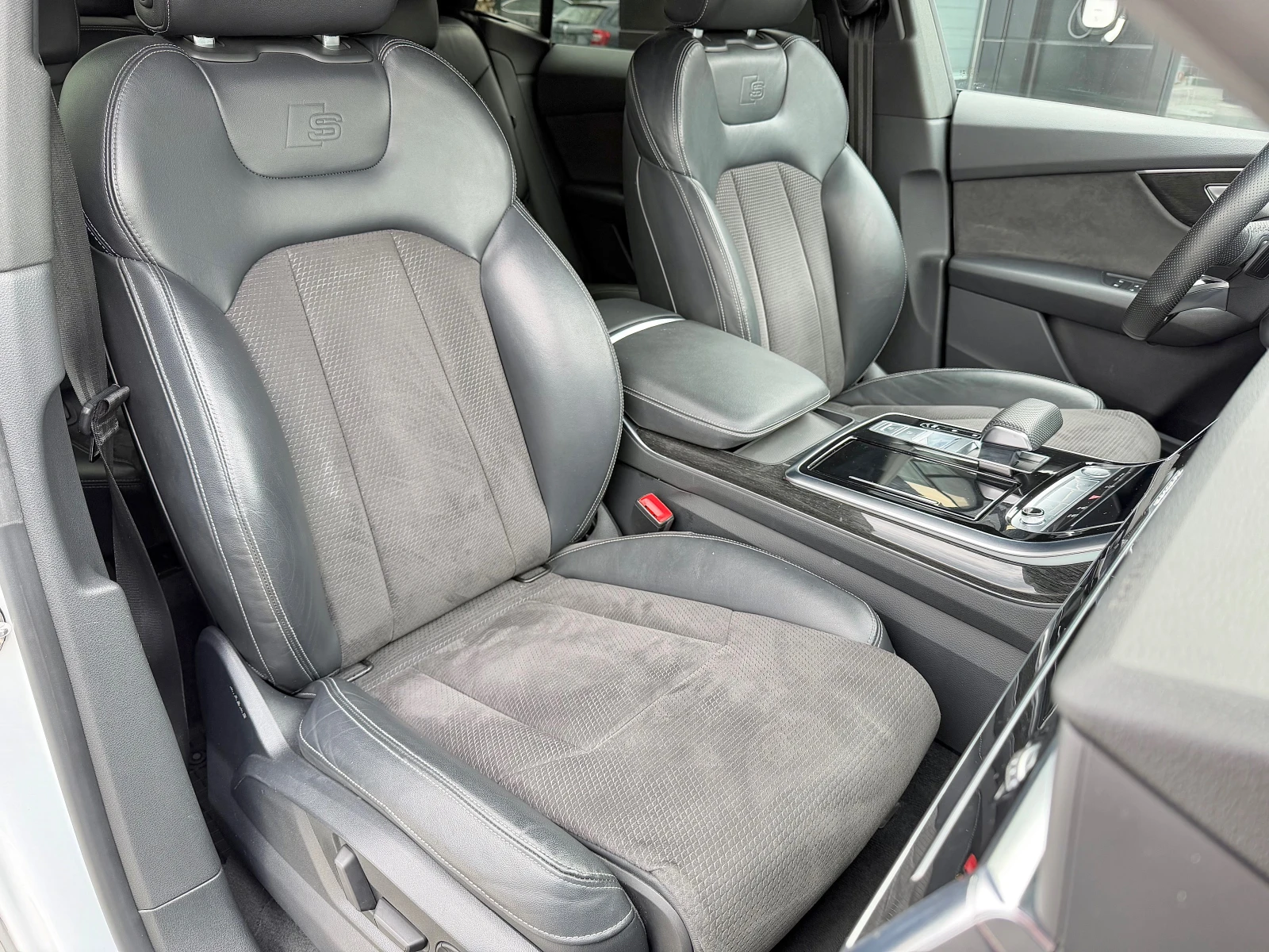 Audi Q8 50TDi S-Line+ Подгрев/B&O/3DКамера/Вакуум/Keyless, снимка 11 - Автомобили и джипове - 54126393