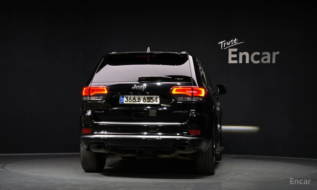 Jeep Grand cherokee 3.6* V6* 8ZF* ПОДГРЕВ* КАМЕРА* ПАНОРАМА* МЪРТВА* Т, снимка 4 - Автомобили и джипове - 55132290