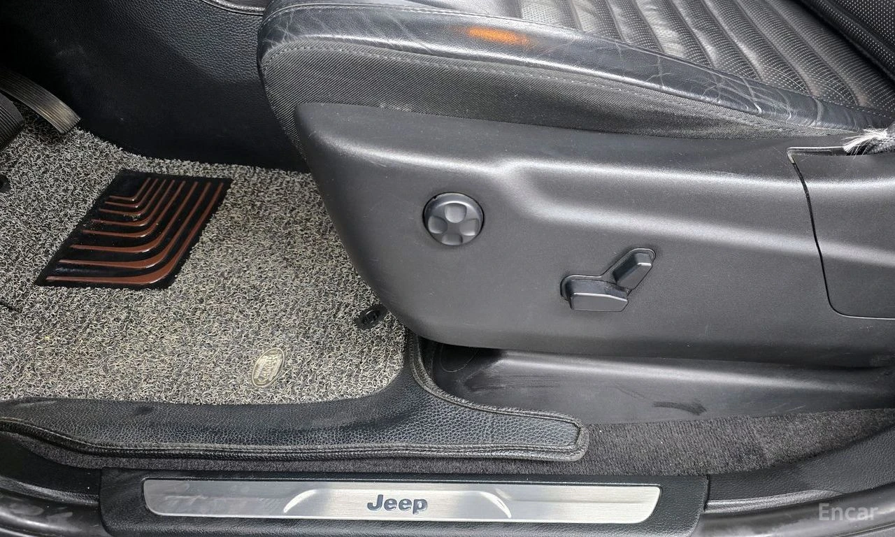 Jeep Grand cherokee 3.6* V6* 8ZF* ПОДГРЕВ* КАМЕРА* ПАНОРАМА* МЪРТВА* Т, снимка 13 - Автомобили и джипове - 55132290
