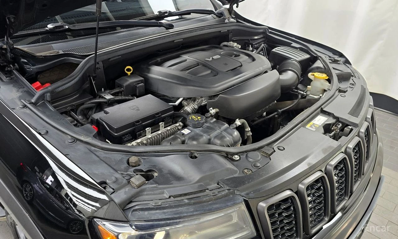Jeep Grand cherokee 3.6* V6* 8ZF* ПОДГРЕВ* КАМЕРА* ПАНОРАМА* МЪРТВА* Т, снимка 17 - Автомобили и джипове - 55132290