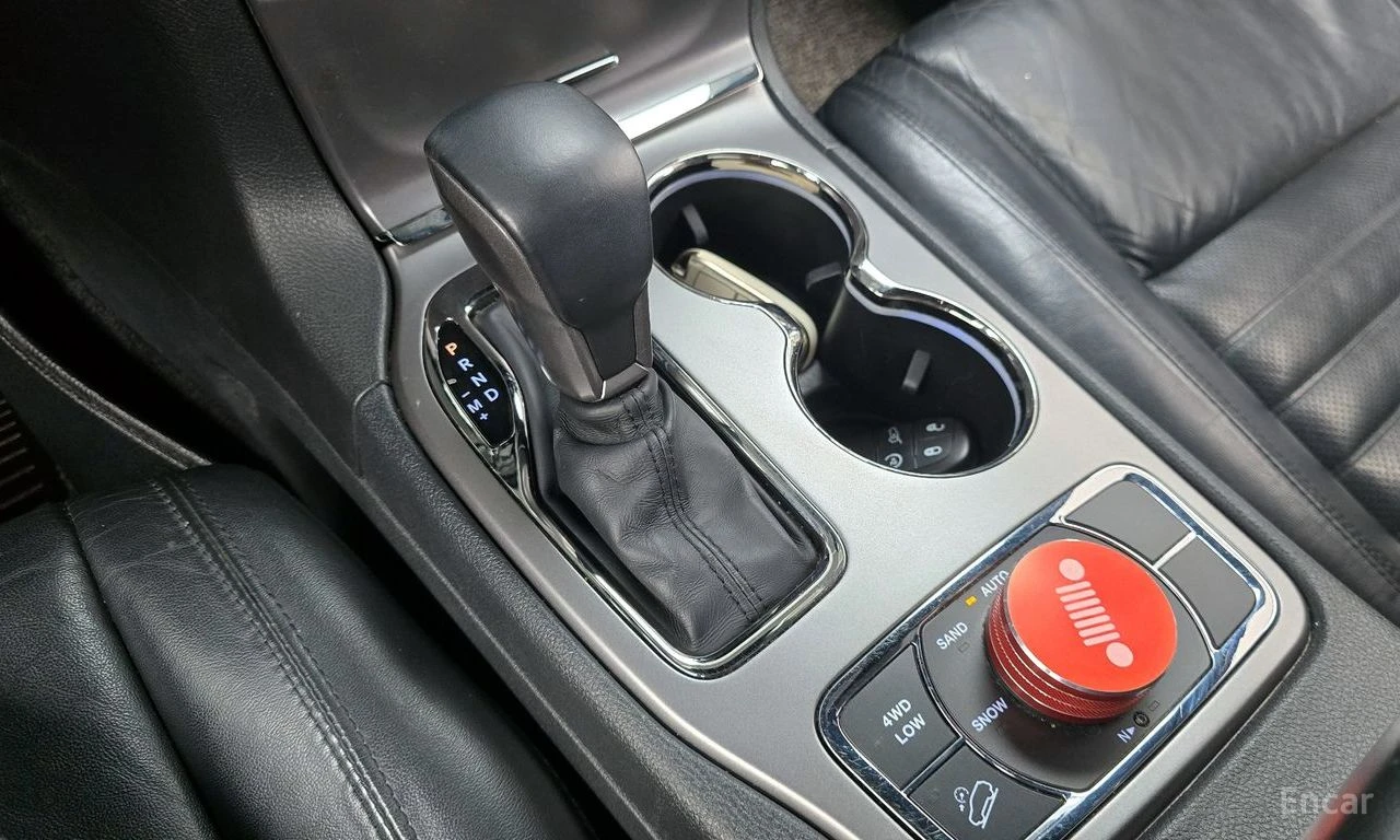 Jeep Grand cherokee 3.6* V6* 8ZF* ПОДГРЕВ* КАМЕРА* ПАНОРАМА* МЪРТВА* Т, снимка 10 - Автомобили и джипове - 55132290