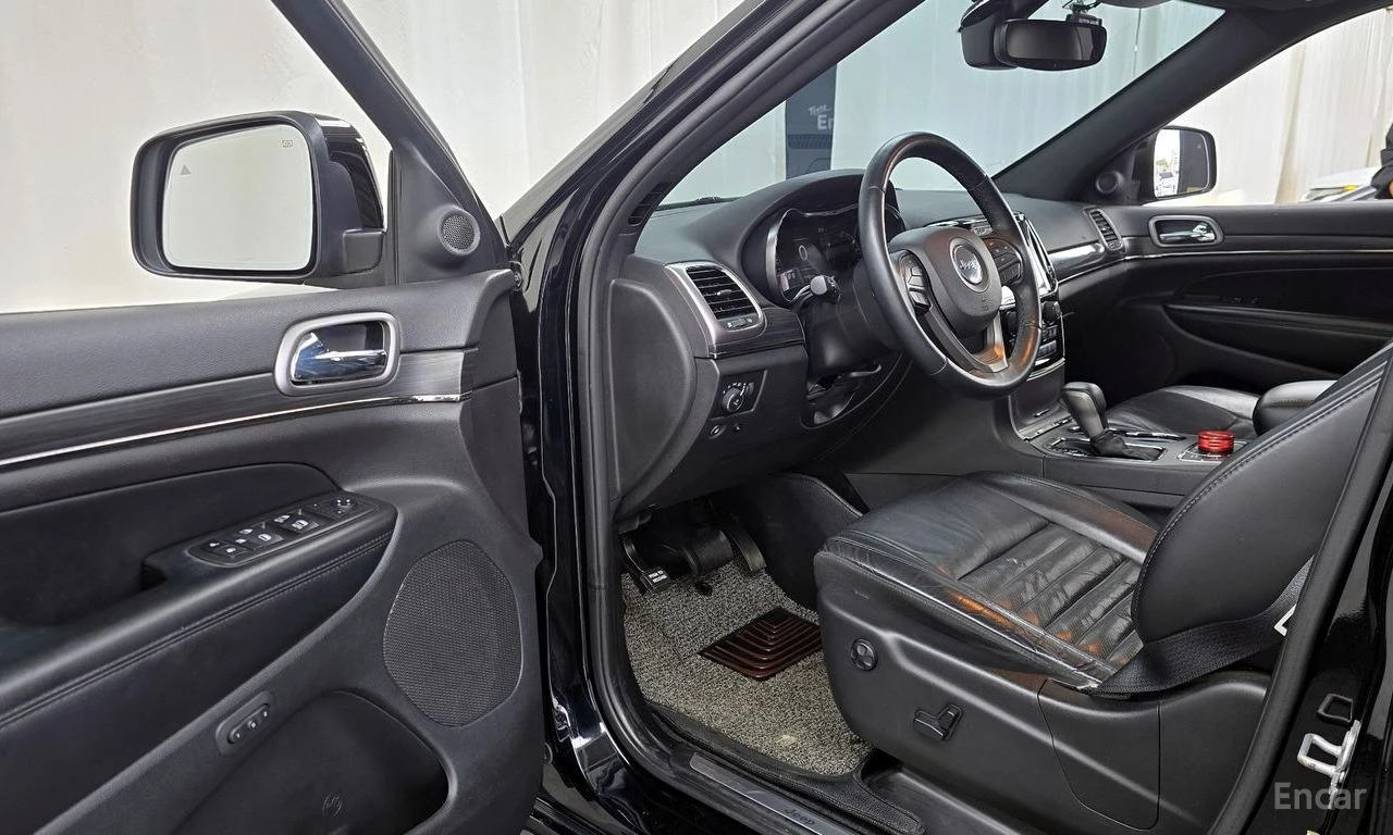 Jeep Grand cherokee 3.6* V6* 8ZF* ПОДГРЕВ* КАМЕРА* ПАНОРАМА* МЪРТВА* Т, снимка 5 - Автомобили и джипове - 55132290