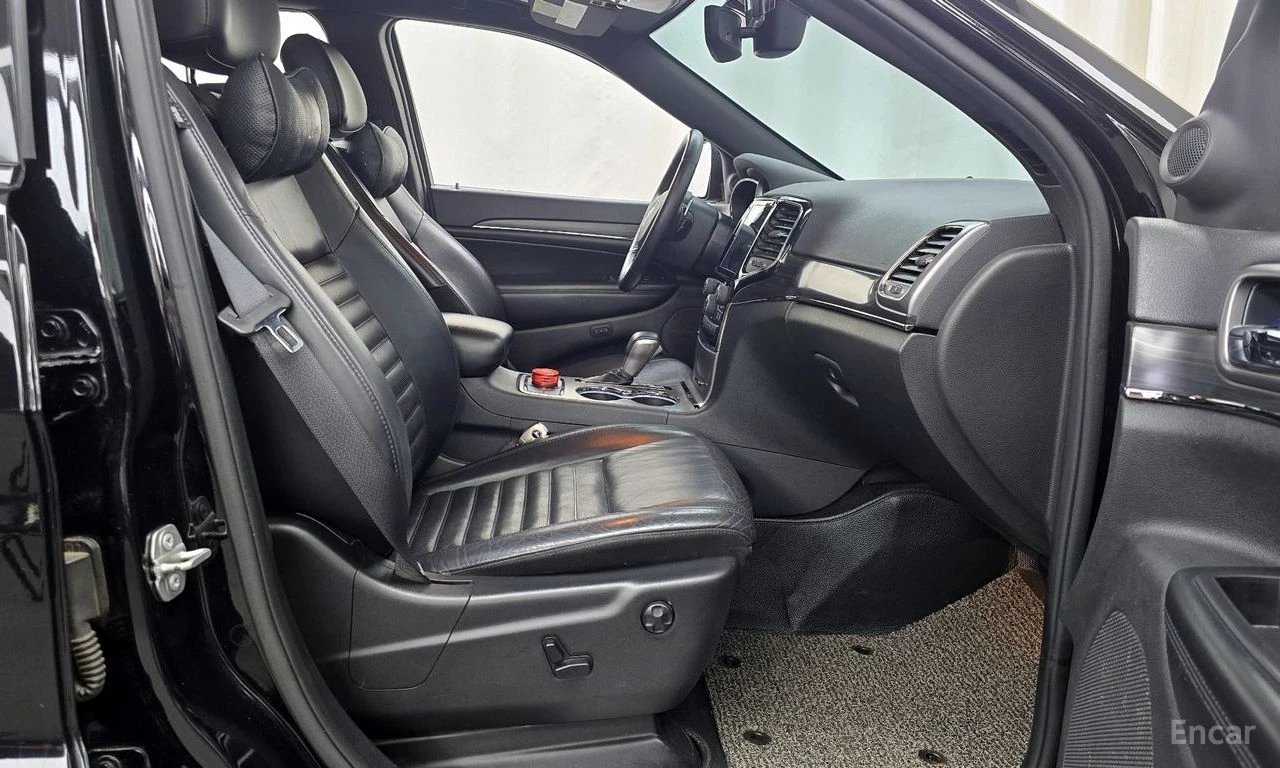 Jeep Grand cherokee 3.6* V6* 8ZF* ПОДГРЕВ* КАМЕРА* ПАНОРАМА* МЪРТВА* Т, снимка 12 - Автомобили и джипове - 55132290