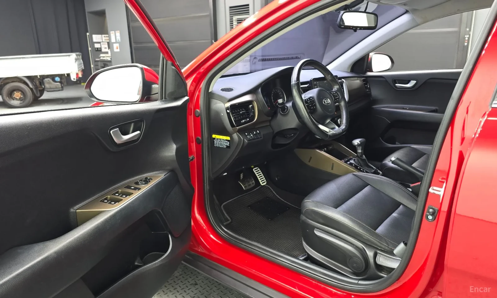 Kia Stonic Климатрони\Подгреви\Голяма навигация, снимка 10 - Автомобили и джипове - 55583372