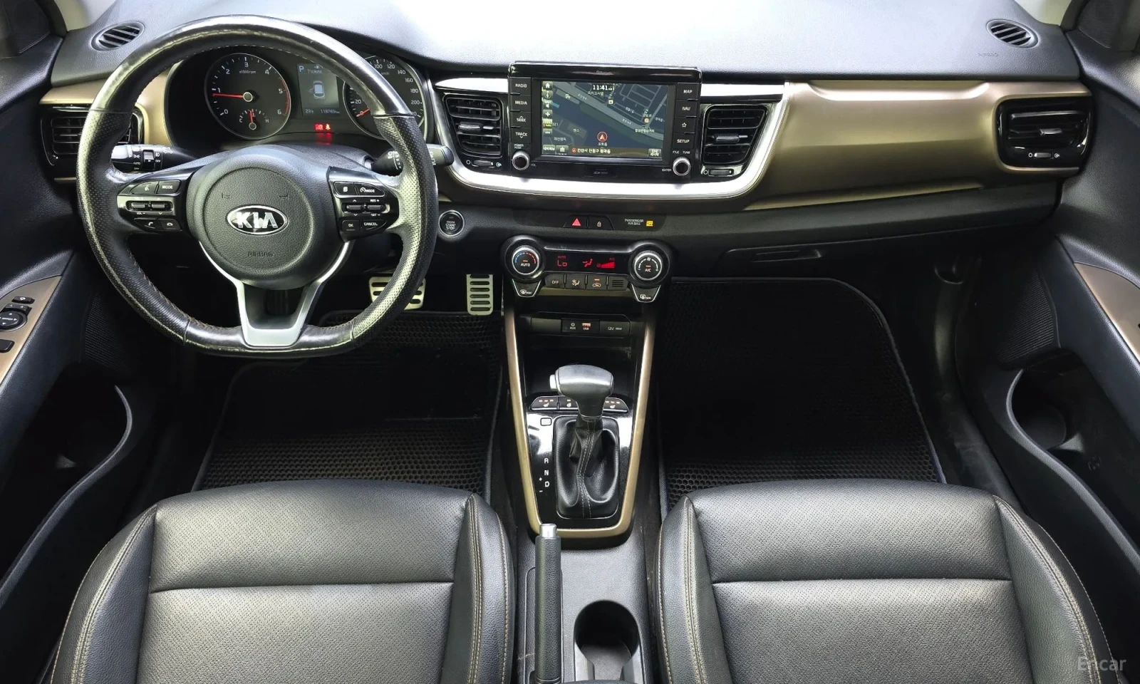 Kia Stonic Климатрони\Подгреви\Голяма навигация, снимка 7 - Автомобили и джипове - 55583372