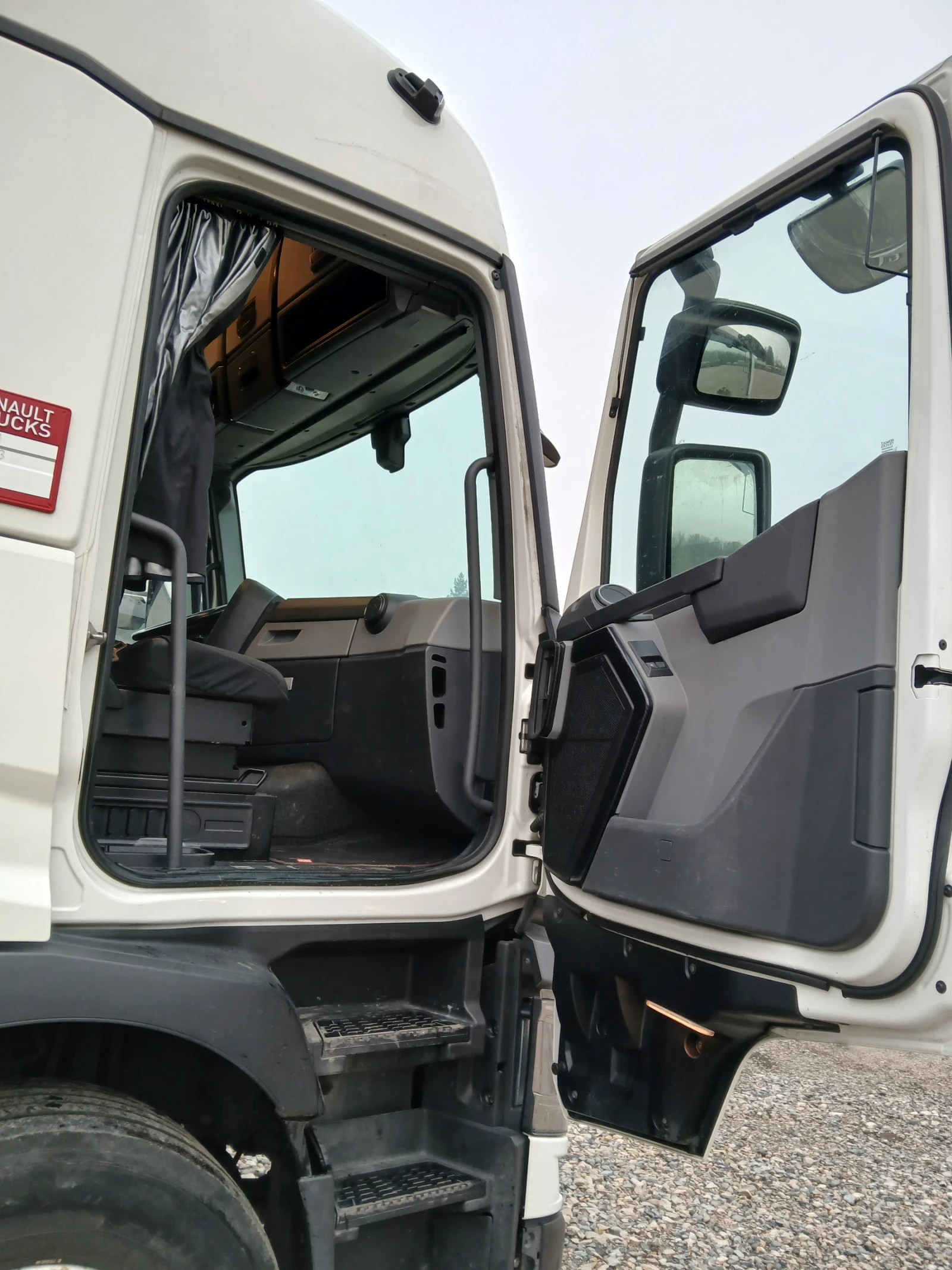 Renault T  - изображение 7