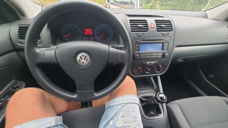 VW Golf 1,6 fsi , снимка 16 - Автомобили и джипове - 45279256