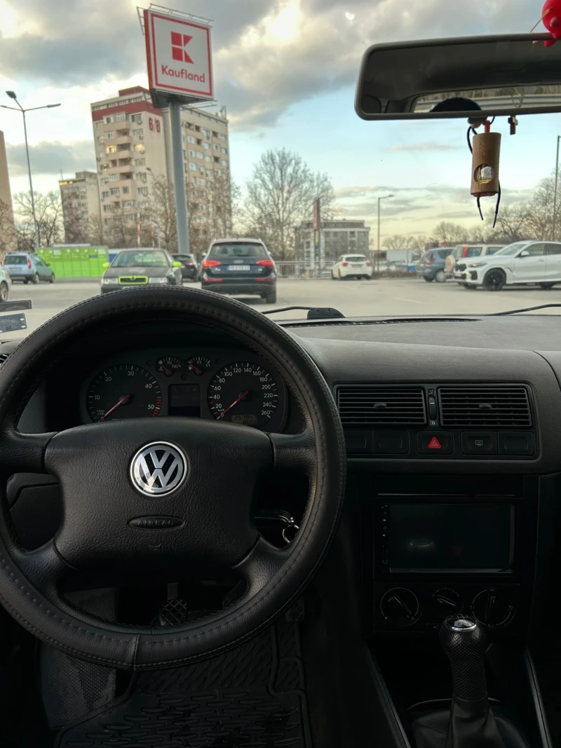 VW Golf, снимка 4 - Автомобили и джипове - 49209392