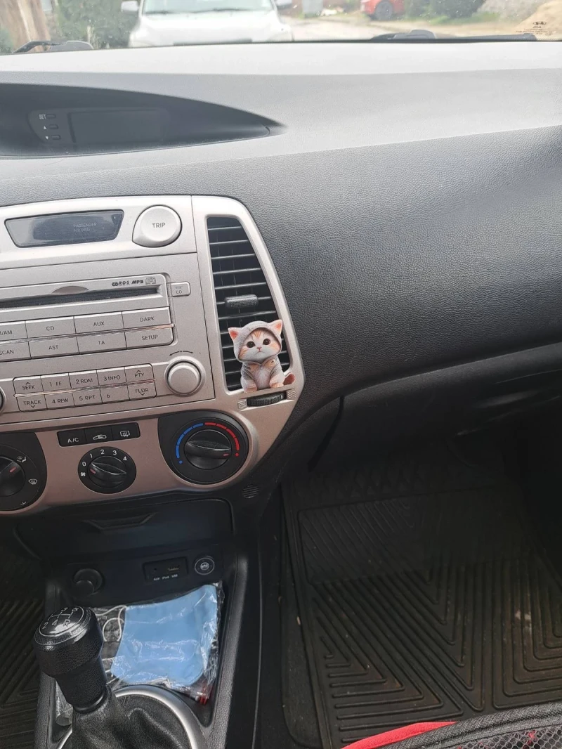 Hyundai I20, снимка 9 - Автомобили и джипове - 53572518