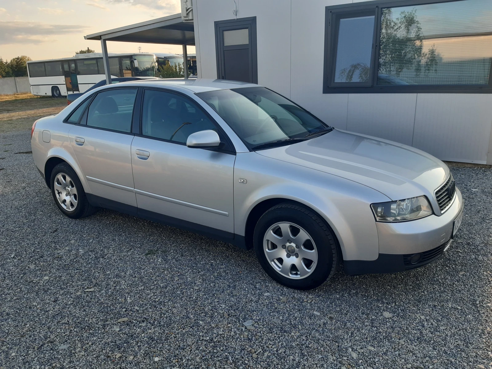 Audi A4 2.0/130к.с БЕНЗИН КАТО НОВА  - изображение 4