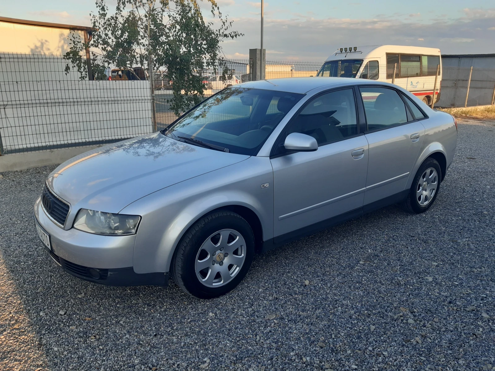 Audi A4 2.0/130к.с БЕНЗИН КАТО НОВА  - изображение 10