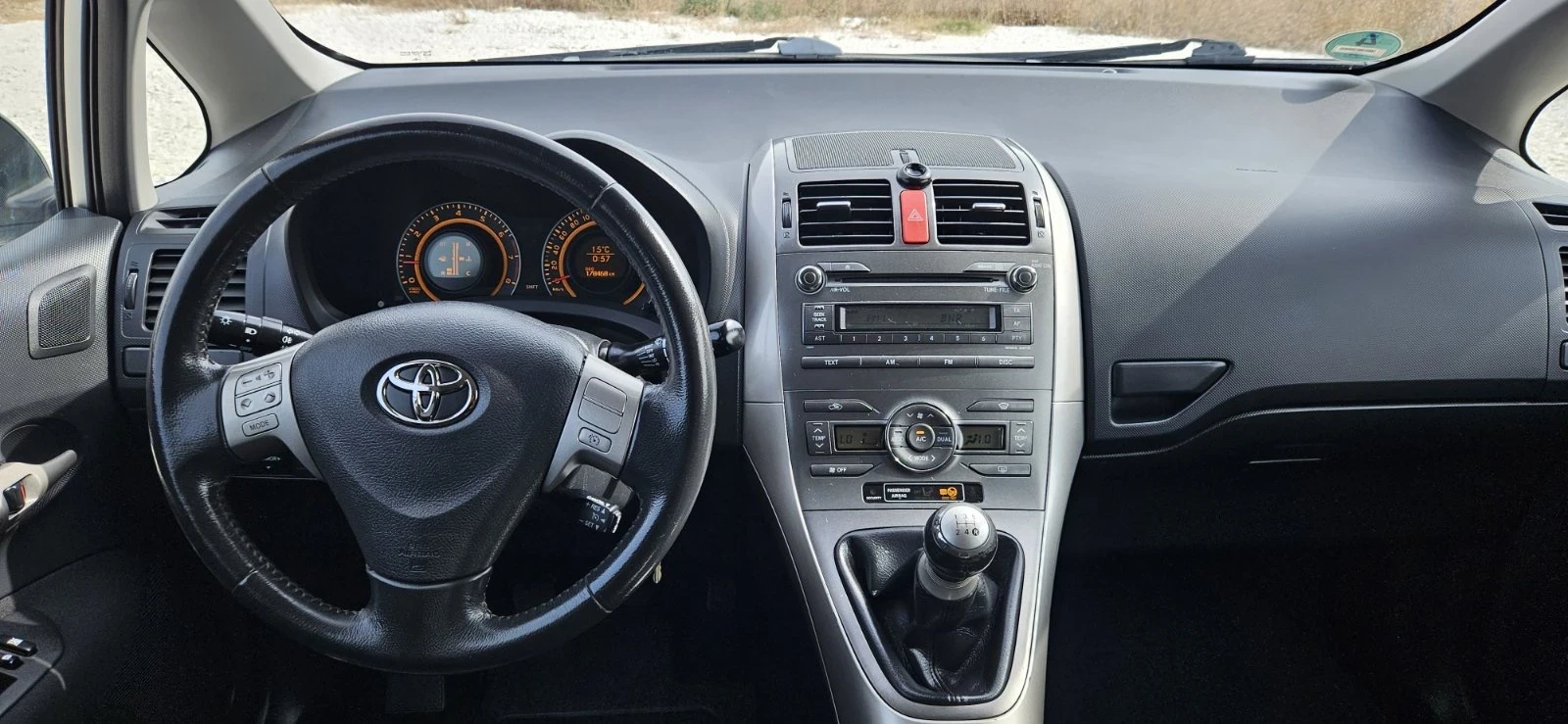 Toyota Auris 1.6  - изображение 8