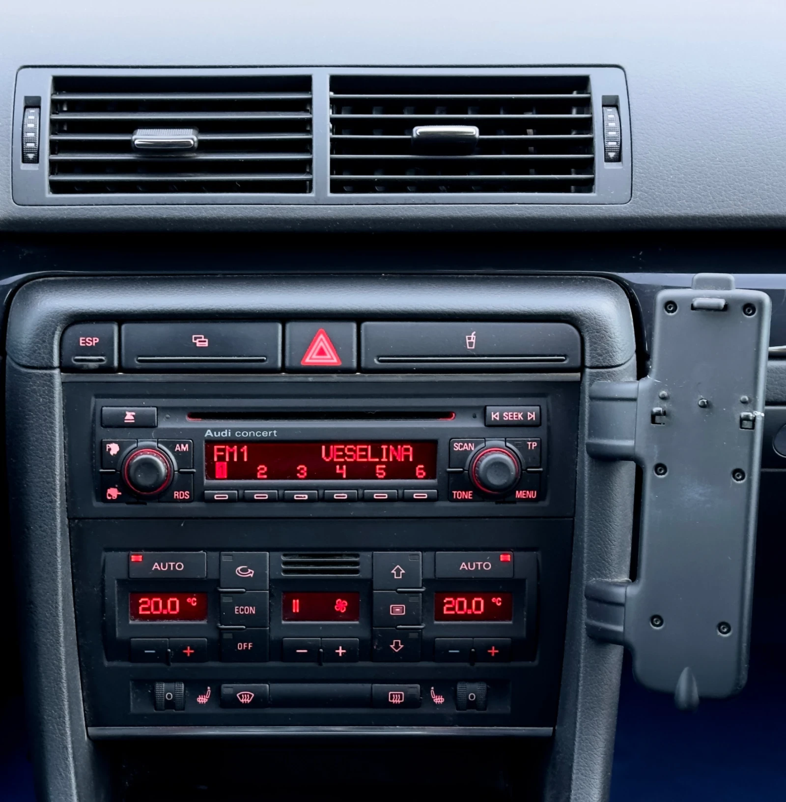 Audi A4 2.0i 131hp//XENON | Mobile.bg   13