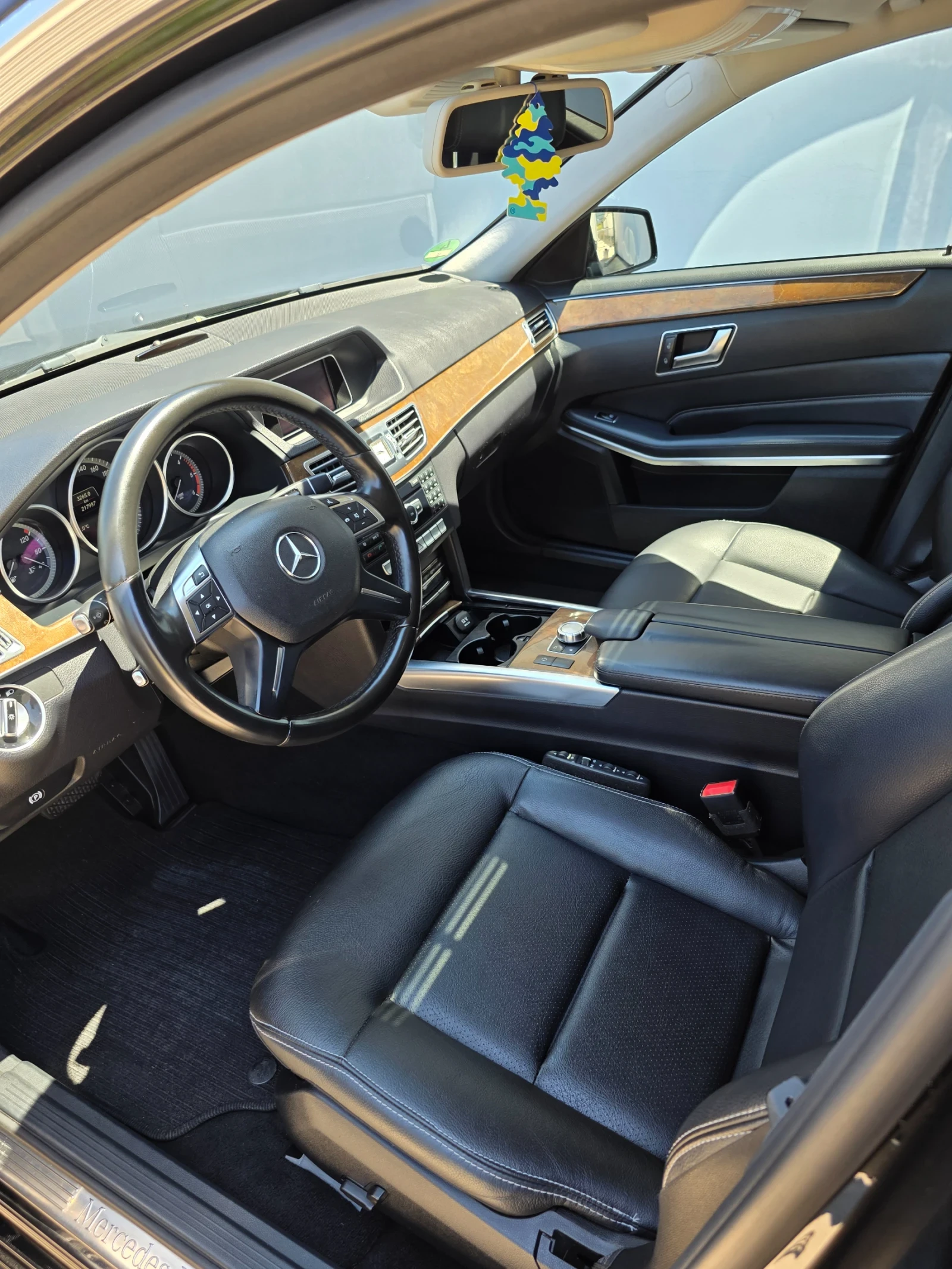 Mercedes-Benz E 200  - изображение 5