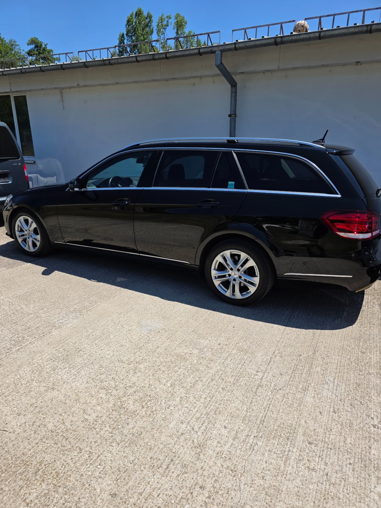 Mercedes-Benz E 200  - изображение 4