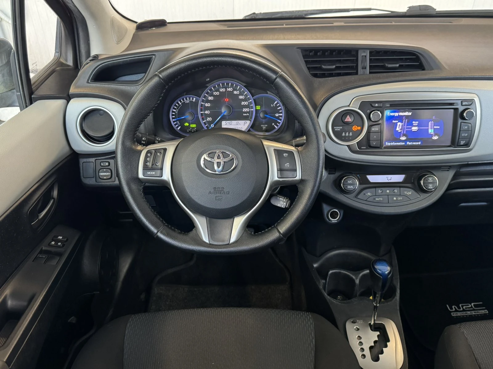 Toyota Yaris 1.5 HYBRID - изображение 9