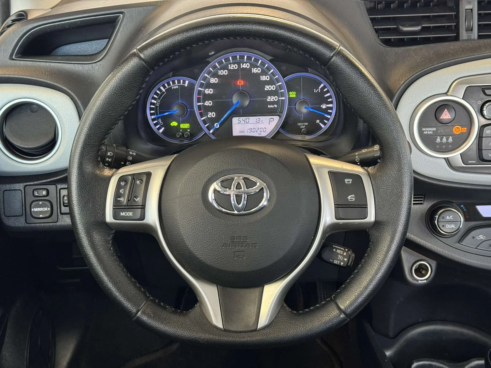 Toyota Yaris 1.5 HYBRID - изображение 10