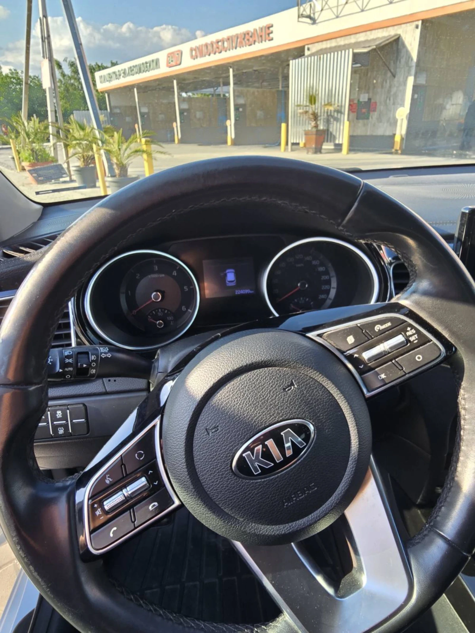 Kia Ceed 1.6 CRDI, снимка 9 - Автомобили и джипове - 55037931