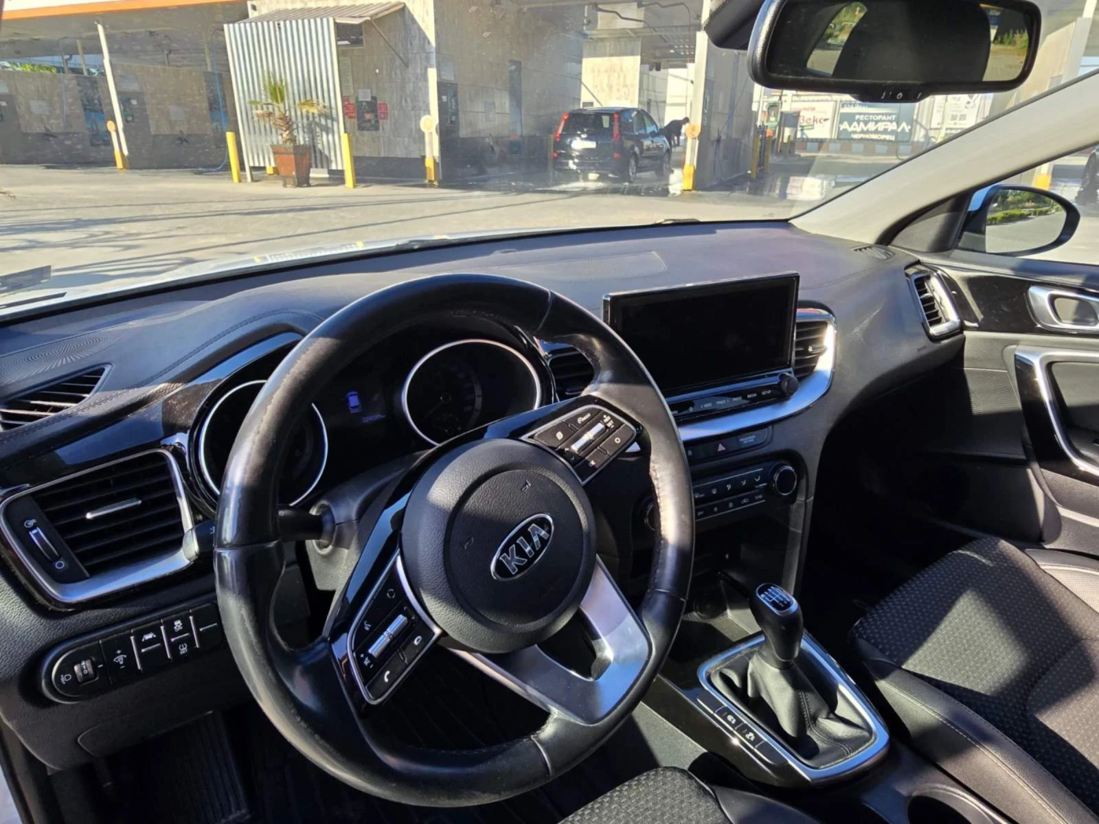 Kia Ceed 1.6 CRDI, снимка 5 - Автомобили и джипове - 55037931