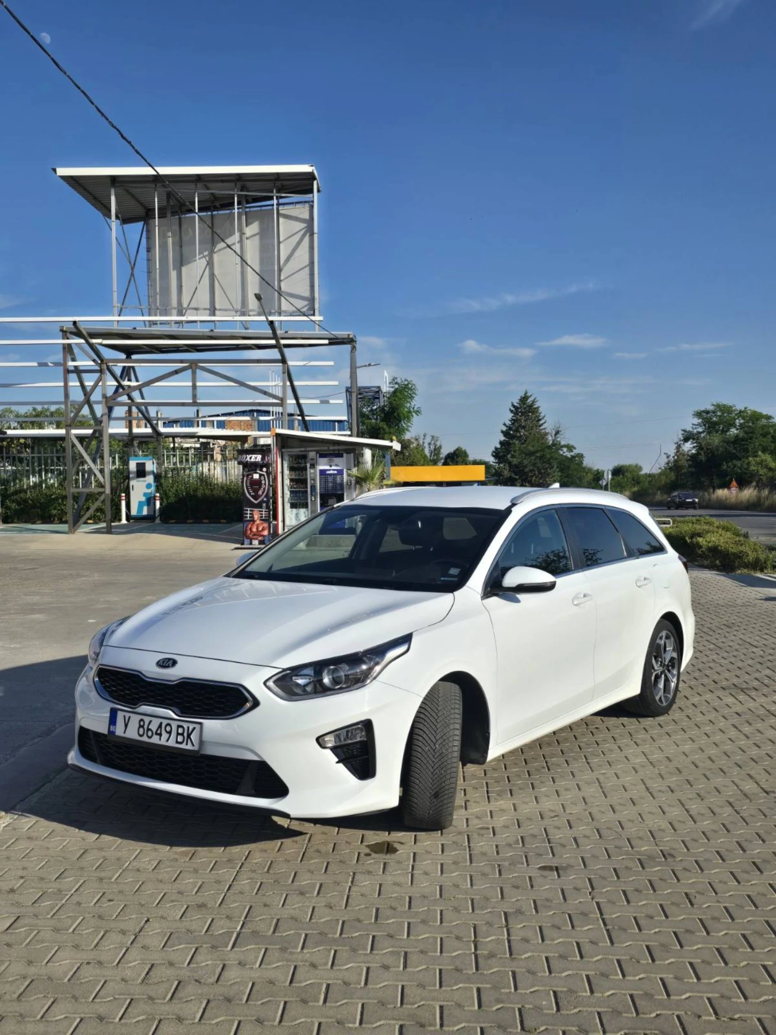 Kia Ceed 1.6 CRDI, снимка 2 - Автомобили и джипове - 55037931