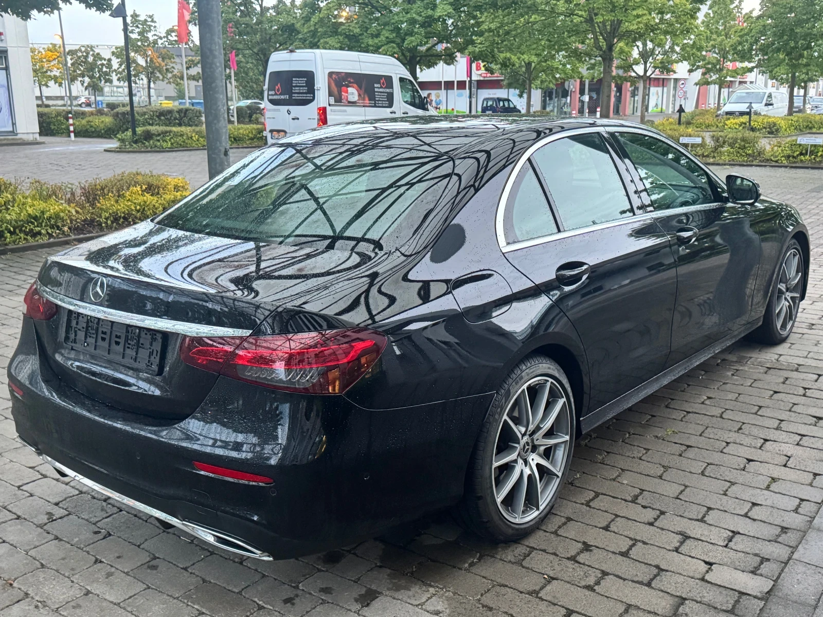 Mercedes-Benz E 400 4MATIC, снимка 5 - Автомобили и джипове - 56170248