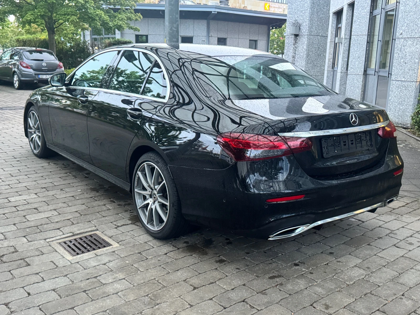 Mercedes-Benz E 400 4MATIC, снимка 3 - Автомобили и джипове - 56170248