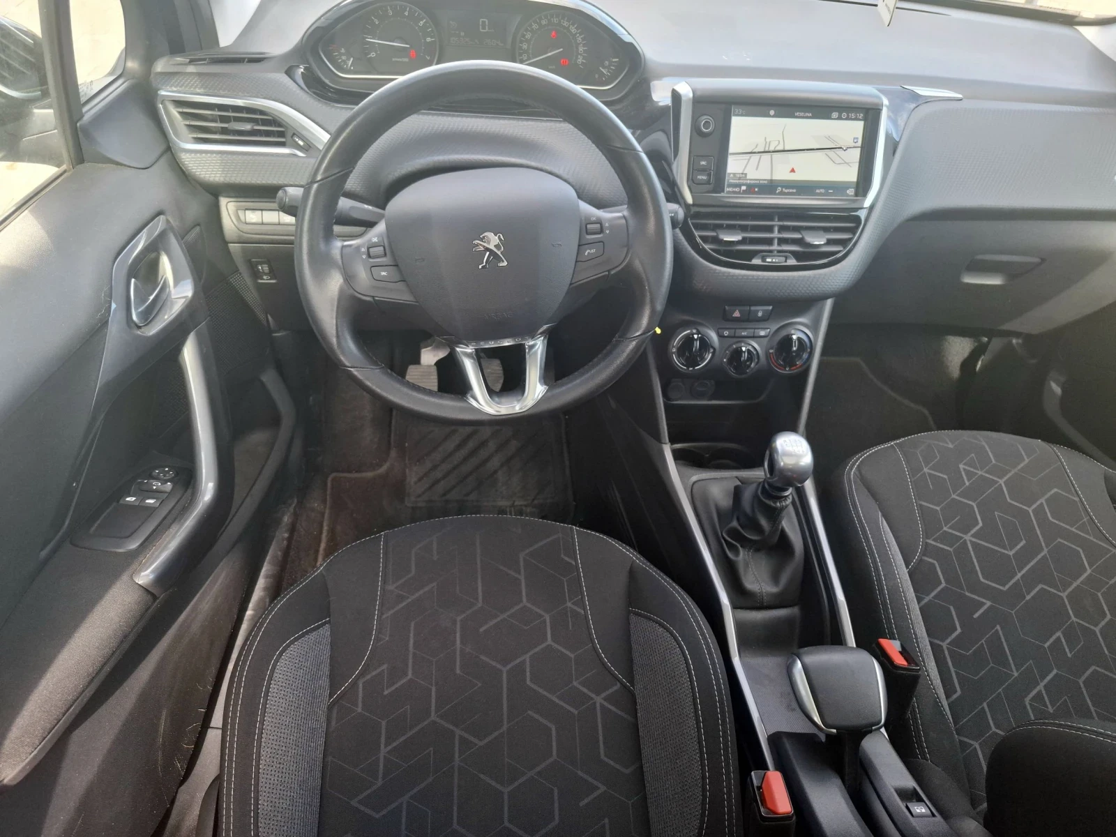 Peugeot 2008 1.2benzin facelift 2019, снимка 16 - Автомобили и джипове - 56302918