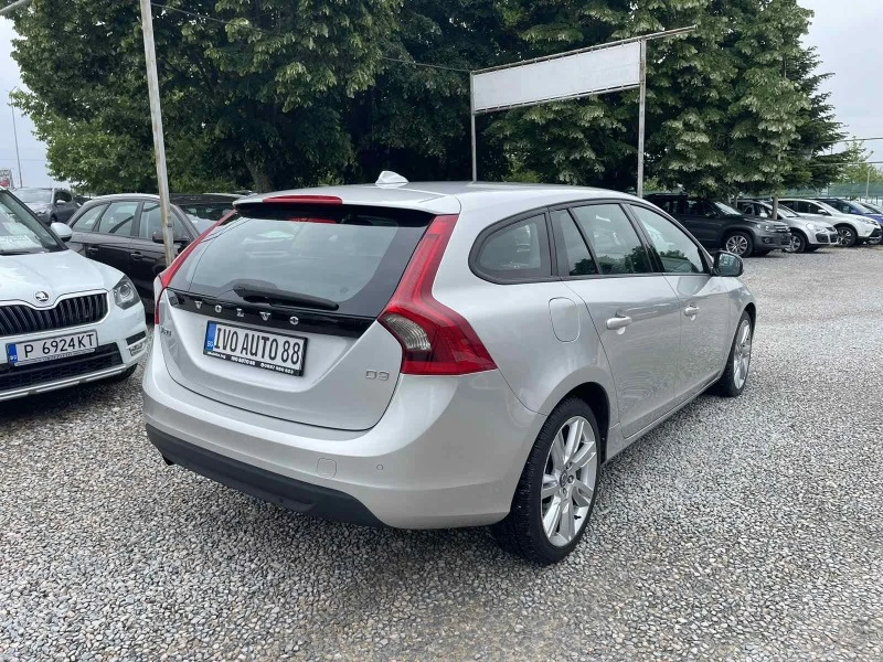 Volvo V60 2.0D-D-3-NAVI-УНИКAT, снимка 2 - Автомобили и джипове - 42705429