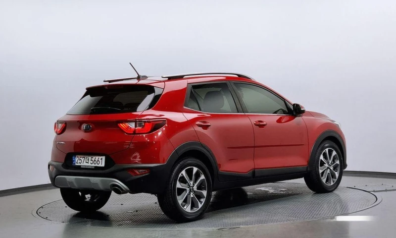 Kia Stonic Diesel 1.6 Prestige * НАЙ-ДОБРА ЦЕНА В БЪЛГАРИЯ* , снимка 2 - Автомобили и джипове - 52111973