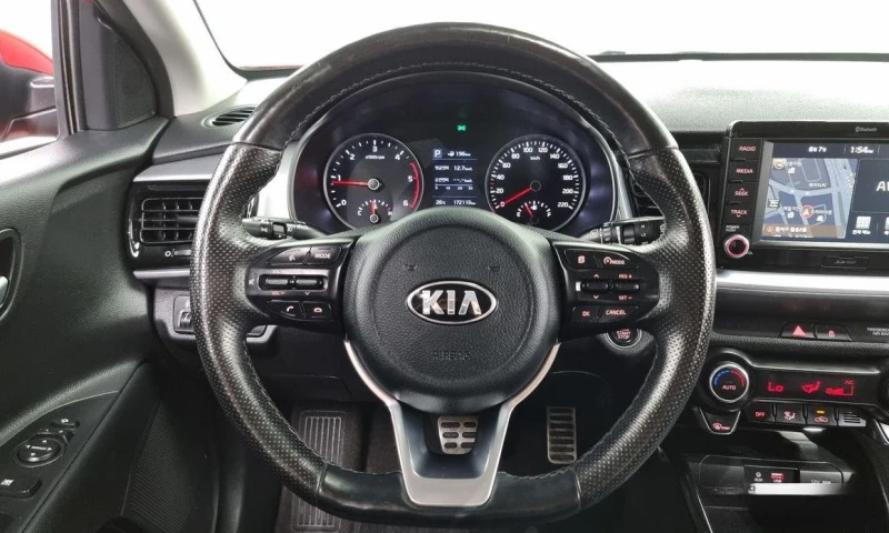 Kia Stonic Diesel 1.6 Prestige * НАЙ-ДОБРА ЦЕНА В БЪЛГАРИЯ* , снимка 13 - Автомобили и джипове - 52111973