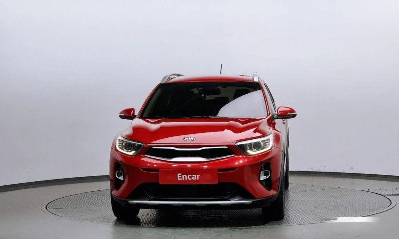 Kia Stonic Diesel 1.6 Prestige * НАЙ-ДОБРА ЦЕНА В БЪЛГАРИЯ* , снимка 3 - Автомобили и джипове - 52111973