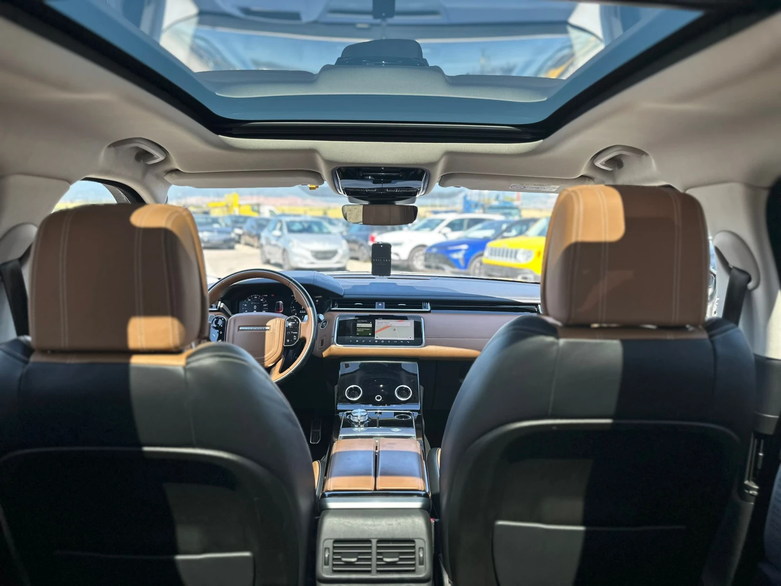 Land Rover Range Rover Velar / R-DYNAMIC / 3.0 D / 300 HP / РЕГИСТРАЦИЯ+ КАСКО , снимка 11 - Автомобили и джипове - 53793689