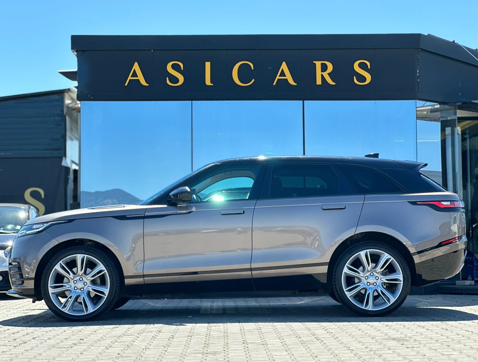 Land Rover Range Rover Velar / R-DYNAMIC / 3.0 D / 300 HP / РЕГИСТРАЦИЯ+ КАСКО , снимка 2 - Автомобили и джипове - 53793689