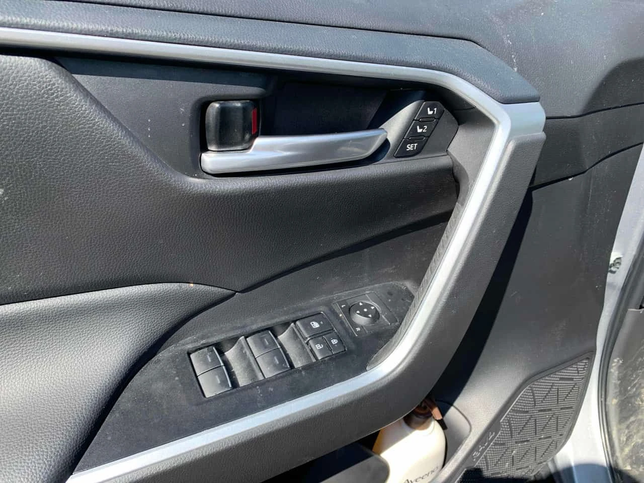 Toyota Rav4 * XLE * ПРЕДСТАВИТЕЛСТВО * ПОДГРЕВ * КАМЕРА * NAVI, снимка 12 - Автомобили и джипове - 54158318