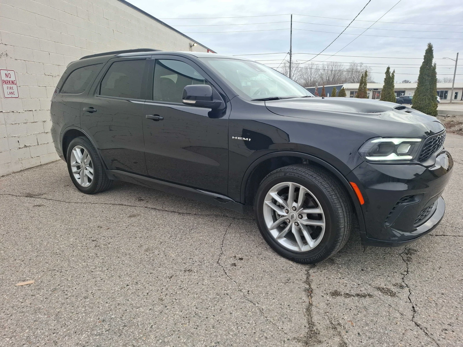 Dodge Durango R/T 5.7 HEMI * 7 МЕСТЕН * ОБДУХВАНЕ * 2025 * , снимка 3 - Автомобили и джипове - 54257606