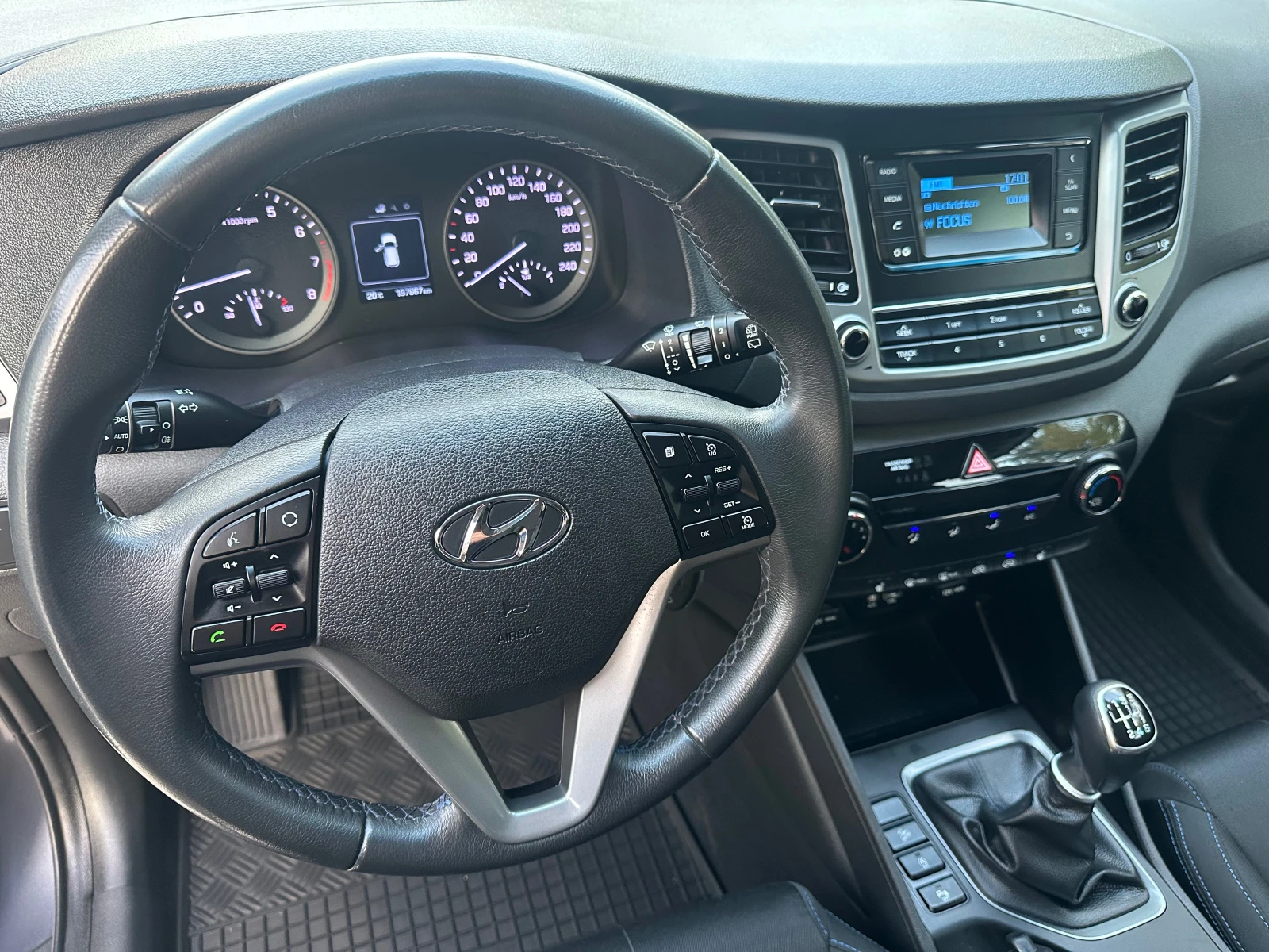 Hyundai Tucson 1.6GDI, снимка 16 - Автомобили и джипове - 54263336