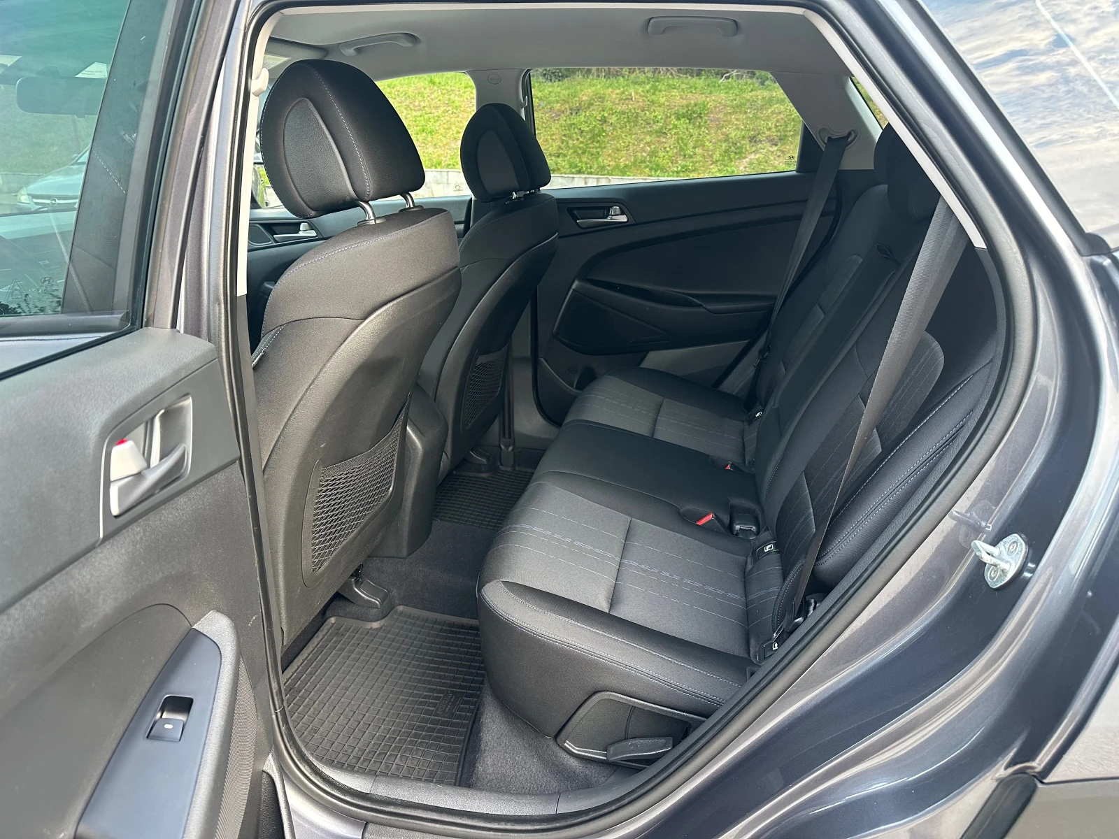 Hyundai Tucson 1.6GDI, снимка 11 - Автомобили и джипове - 54263336