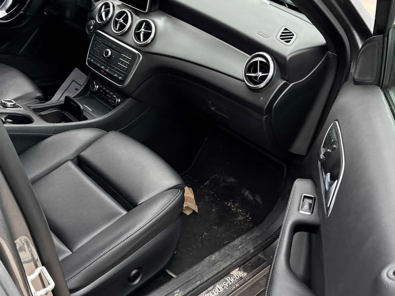 Mercedes-Benz GLA 250 4MATIC * ГЛАВНО ПРЕДСТАВИТЕЛСТВО НА LEXUS* , снимка 12 - Автомобили и джипове - 55641061