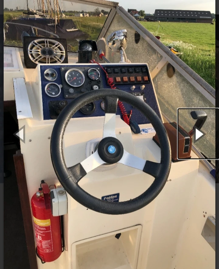 Моторна яхта Fairline 23 MK3, снимка 5 - Воден транспорт - 53843750