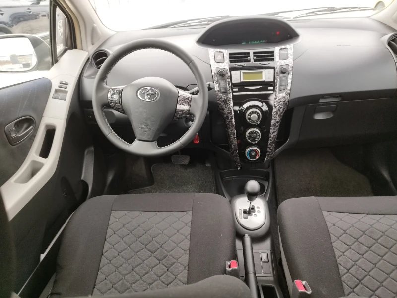 Toyota Yaris 1.4d4d Automatic , снимка 9 - Автомобили и джипове - 47545062