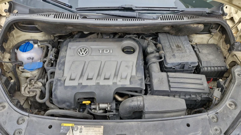 VW Touran 1.6 TDI, снимка 9 - Автомобили и джипове - 48239930