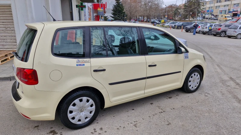 VW Touran 1.6 TDI, снимка 2 - Автомобили и джипове - 48239930