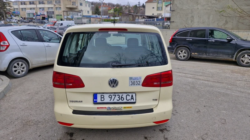 VW Touran 1.6 TDI, снимка 4 - Автомобили и джипове - 48239930