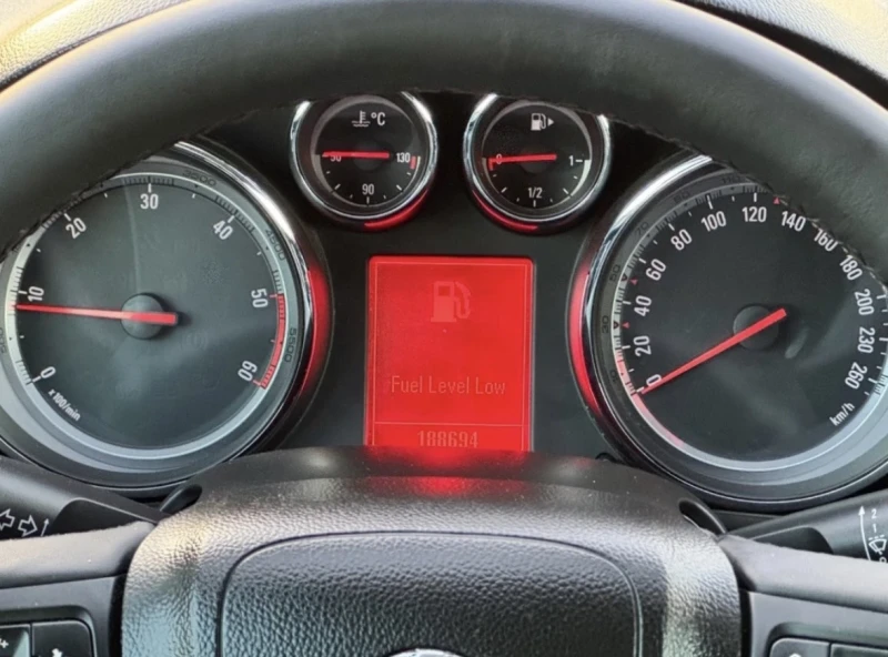 Opel Insignia 2.0CDTI АВТОМАТ ИТАЛИЯ, снимка 9 - Автомобили и джипове - 52770666