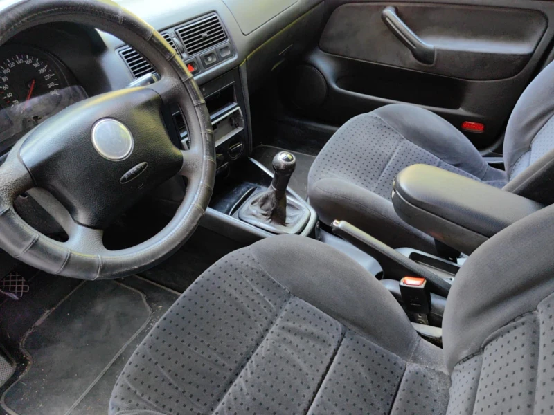 VW Golf VW Golf 4 1.6 SR 101к.с, снимка 8 - Автомобили и джипове - 53169701