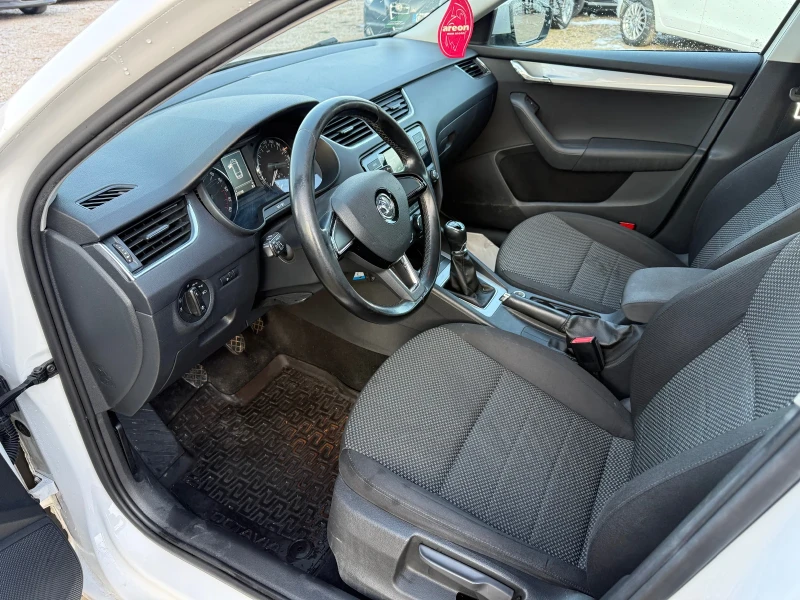 Skoda Octavia 1.6TDI, снимка 5 - Автомобили и джипове - 53205835